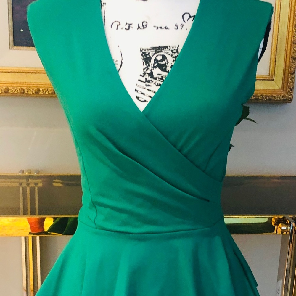 Bebe peplum Kelly green top
